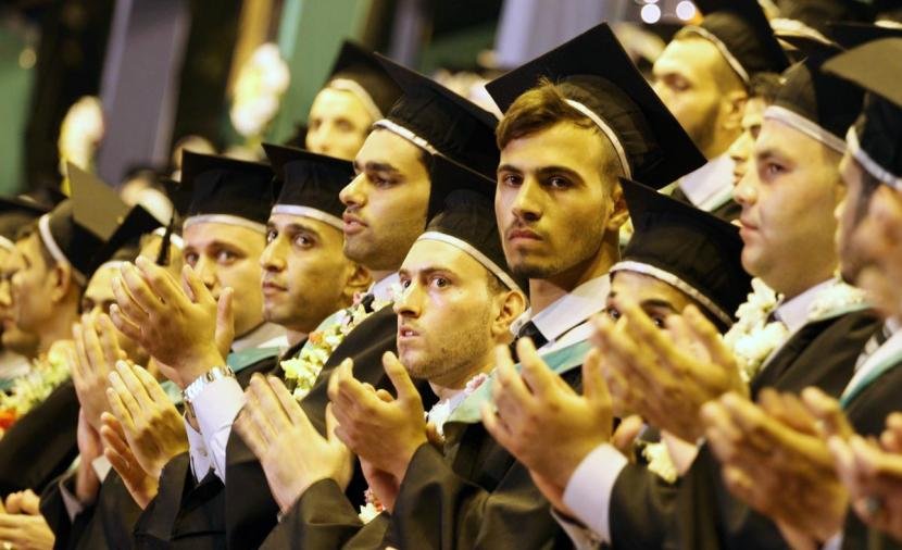 آلاف الخريجين في غزة أمام بطالة وشهادات معلّقة