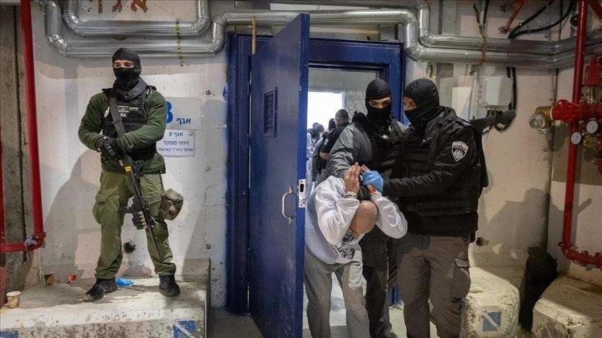 إصابات لأسرى غزة بقمع قوات الاحتلال في سجن النقب