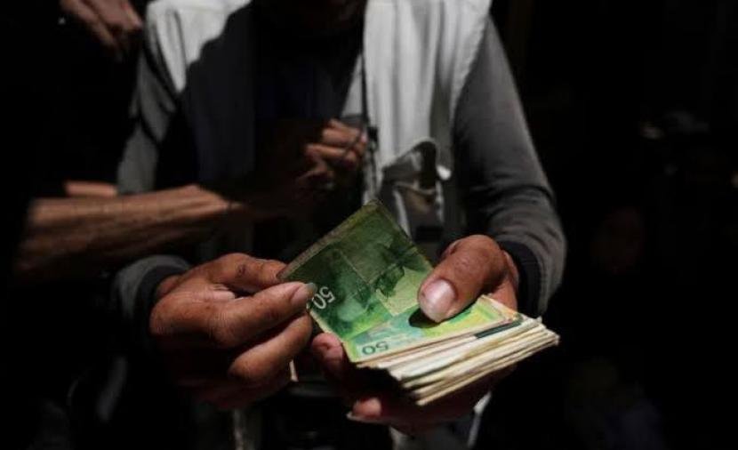 الشرطة المجتمعية في غزة تحسم نزاعات مالية وتجارية بمئات الآلاف