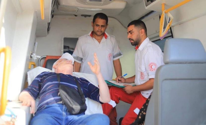الهلال الأحمر: 38 مريضاً و36 مرافقاً غادروا غزة عبر معبر رفح للعلاج في الخارج