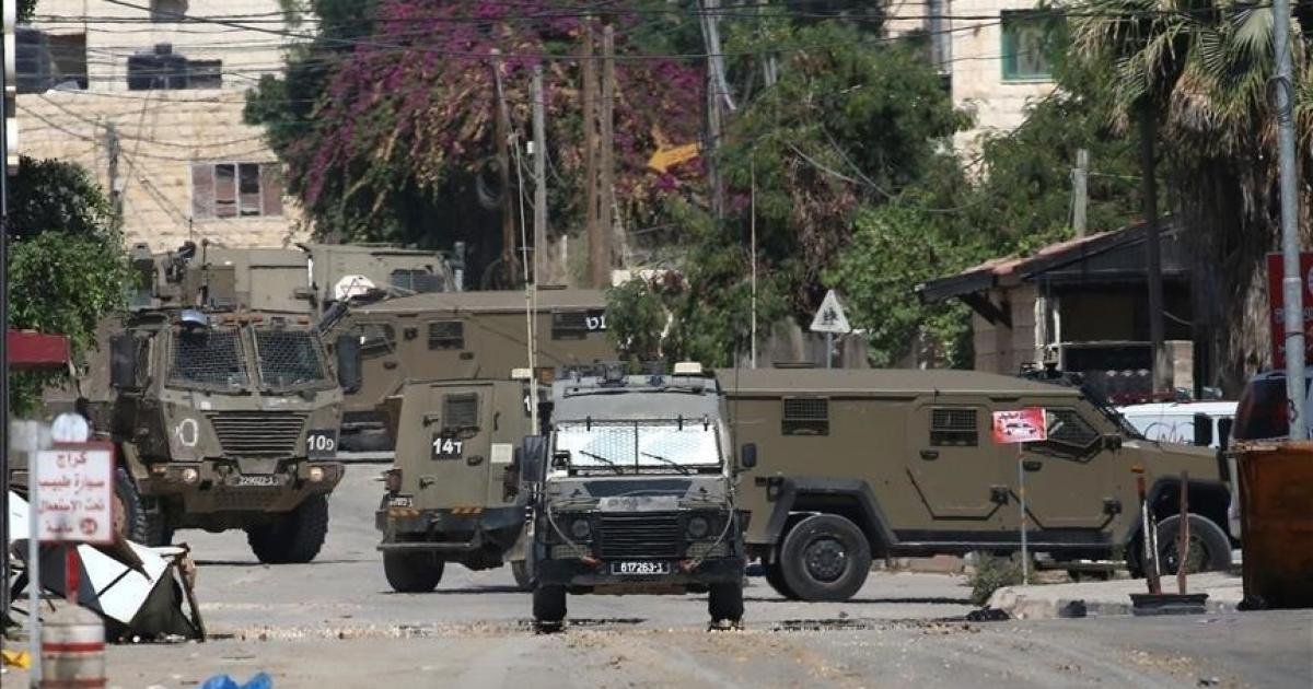 قوات الاحتلال تحتجز ثلاثة رعاة في الرأس الأحمر بطوباس