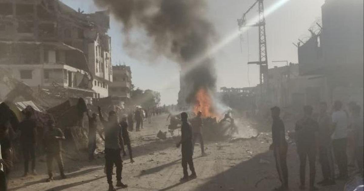 غارة إسرائيلية تستهدف مركبة في غزة وتُسفر عن شهيد وجرحى