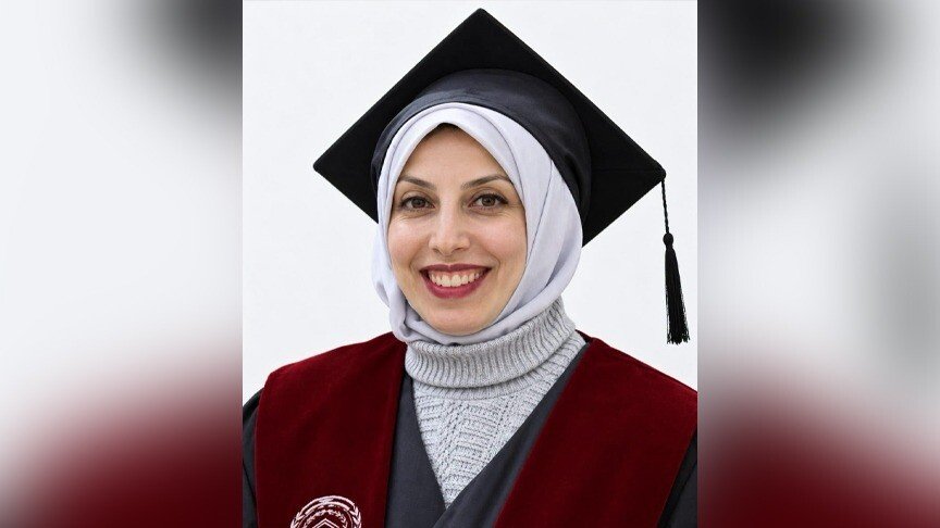 غارة إسرائيلية تقتل أكاديمية ووالدتها وثلاث جارات غرب غزة