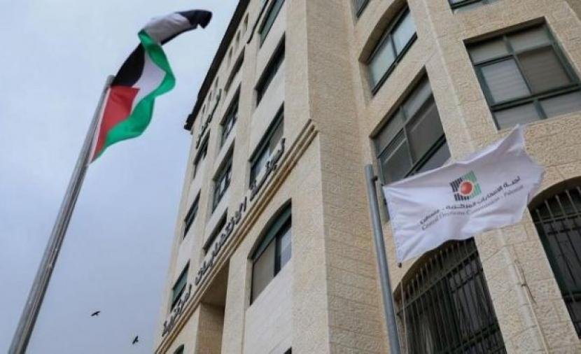لجنة الانتخابات المركزية تبدأ التسجيل الميداني للناخبين في الضفة