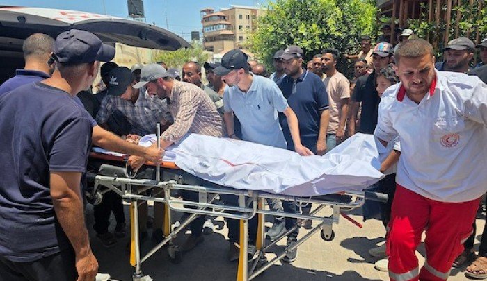 استشهاد مواطنة وإصابات بقصف إسرائيلي لمنزل يؤوي نازحين شمال غزة