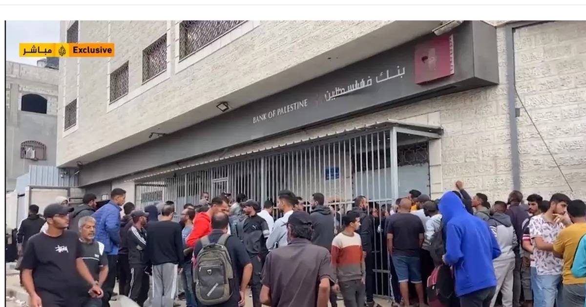 مواطنون من غزة يدعون نادي بالستينو التشيلي إلى إنهاء رعاية بنك فلسطين