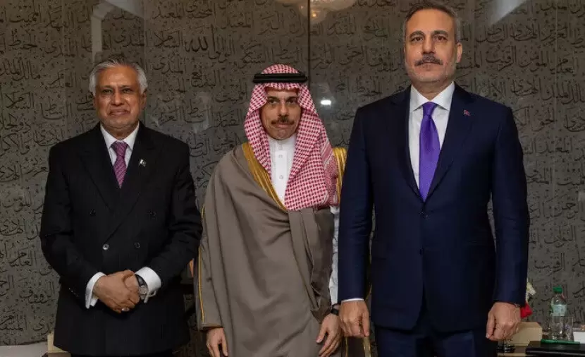 وزراء خارجية تركيا والسعودية وباكستان يراجعون تفعيل اتفاقية مكة