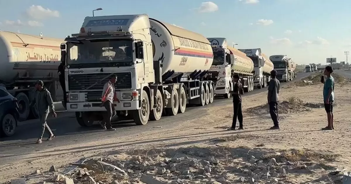 وصول خمس شاحنات غاز طهي وتوزيعها على آلاف الأسر في غزة