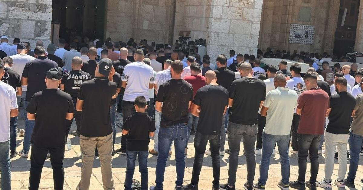 الاحتلال يُبعد 3 مقدسيين عن الأقصى لستة أشهر