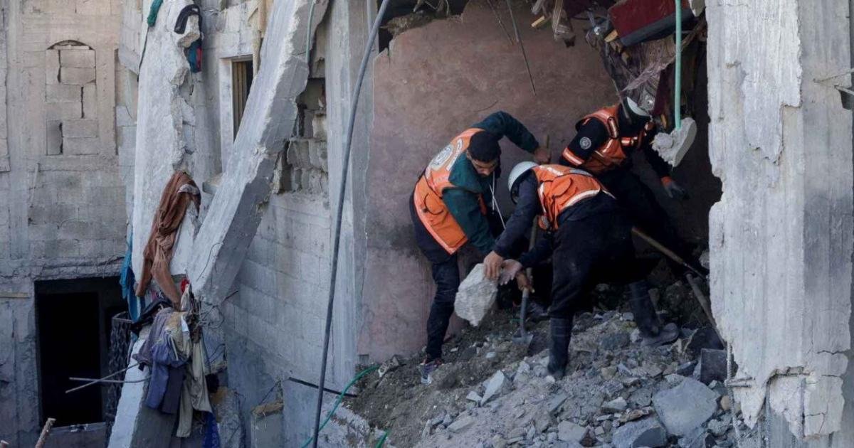 الدفاع المدني ينقذ خمسة أطفال إثر انهيار جزئي بمنزل بغزة